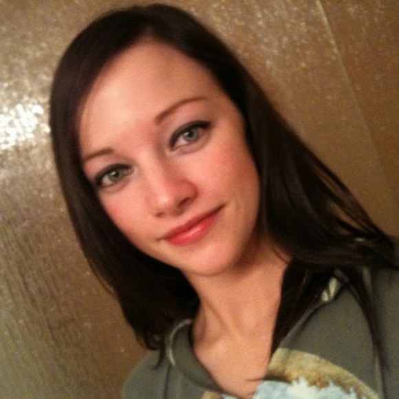 Meet your Posher, Lauren - Picture 1 of 1